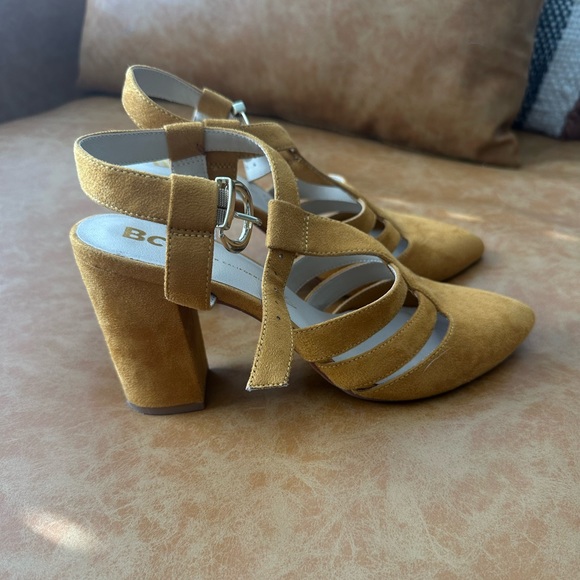 Soft yellow suede heels - Picture 2 of 4